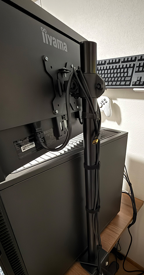 Monitor For TEST and Sttings Winth Long-Pole Monitor Arm 02